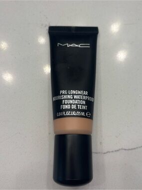 MAC Pro Longwear Nourishing Waterproof Foundation in shade NW30